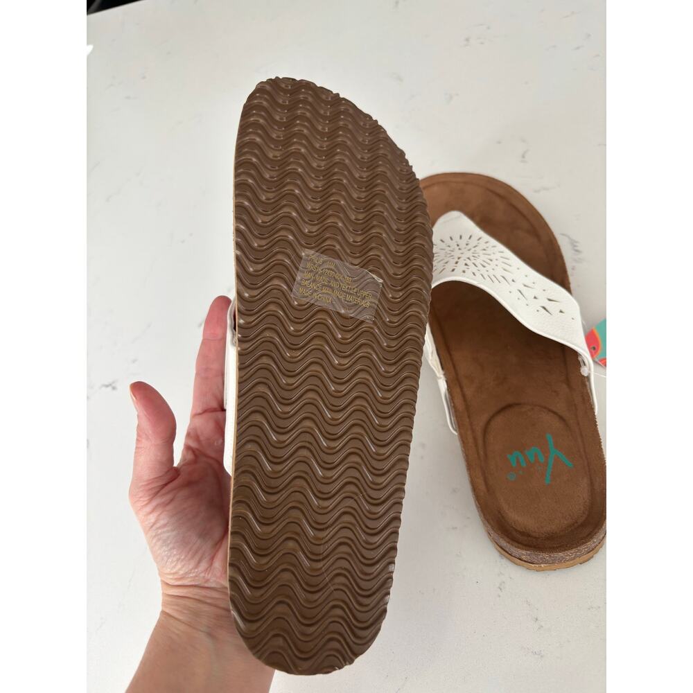 NWT Yuu leather eyelet thong sandals sz 11 white/tan boho coastal chic comfort - Picture 6 of 8
